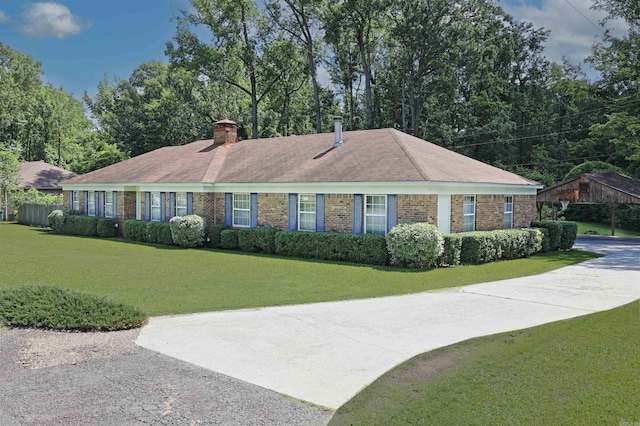 6 Elaine Rd, Sheridan, AR 72150 - ranch-style home featuring brick siding, a front lawn, and a chimney