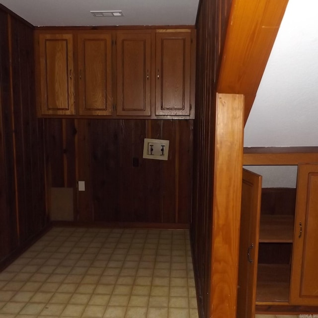 laundry area with cabinet space and washer hookup