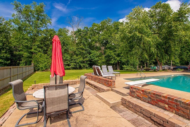 909 Nature Way, Benton, AR 72019 - view of pool featuring a patio area, a diving board, view of wooded area, and outdoor dining space