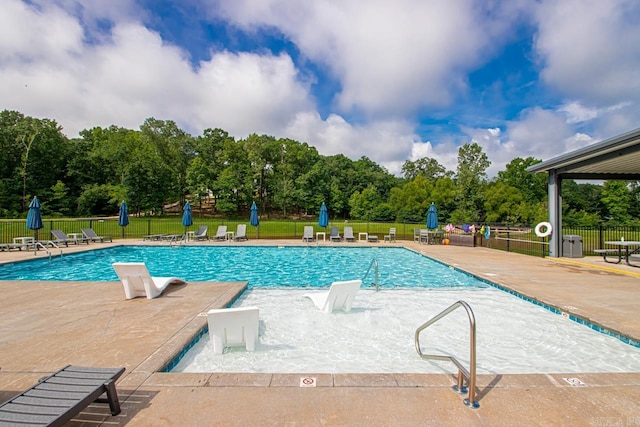 909 Nature Way, Benton, AR 72019 - community pool with a patio