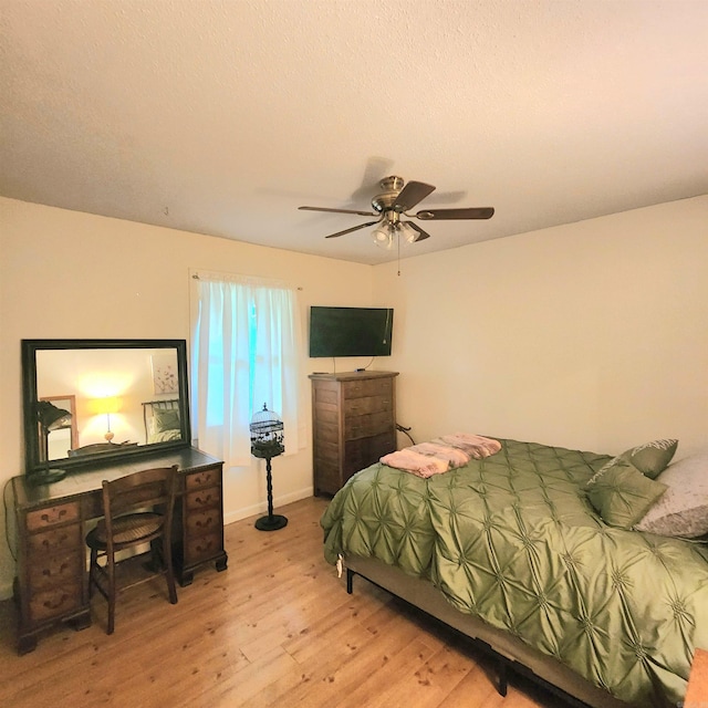 1407 W Front St, Heber Springs, AR 72543 - bedroom with wood finished floors and ceiling fan
