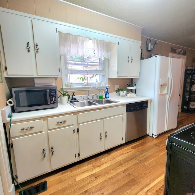 1407 W Front St, Heber Springs, AR 72543 - kitchen featuring stainless steel appliances, light countertops, and light wood finished floors