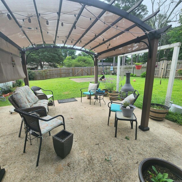 1407 W Front St, Heber Springs, AR 72543 - fenced backyard with a pergola and a patio