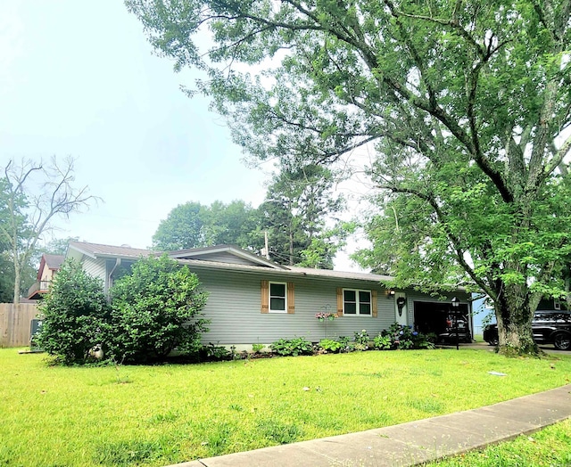 1407 W Front St, Heber Springs, AR 72543 - view of front facade featuring a garage