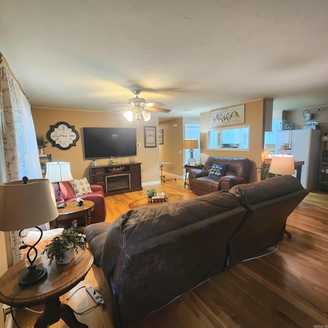 1407 W Front St, Heber Springs, AR 72543 - living area featuring wood finished floors and a ceiling fan