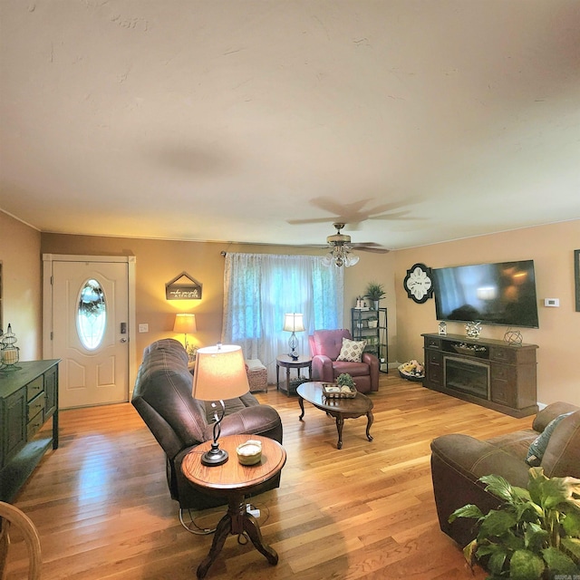 1407 W Front St, Heber Springs, AR 72543 - living area featuring light wood finished floors and a ceiling fan