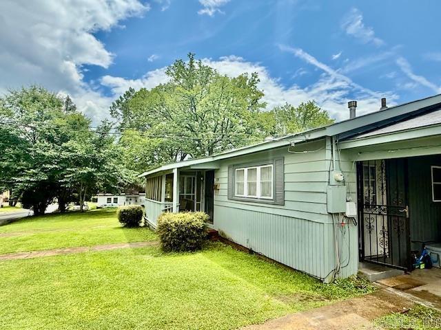 119 N 20th St, Arkadelphia, AR 71923 - view of side of property with a yard
