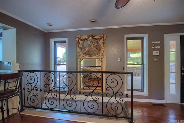 121 Atkinson Ln, Hot Springs, AR 71913 - detailed view of wood finished floors, ornamental molding, and a textured ceiling