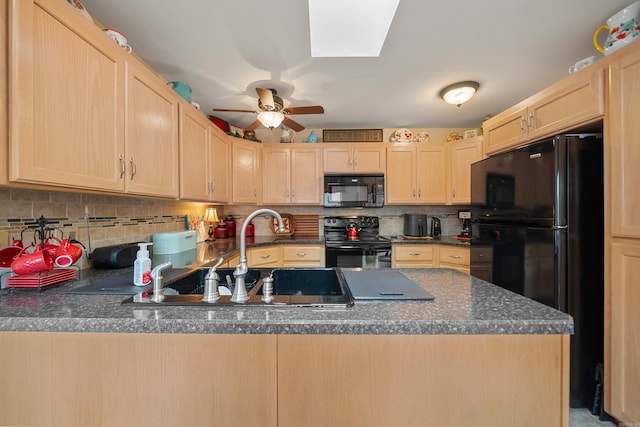 173-B Pebble Beach Pl, Hot Springs, AR 71913 - kitchen with black appliances, light brown cabinets, a peninsula, and ceiling fan
