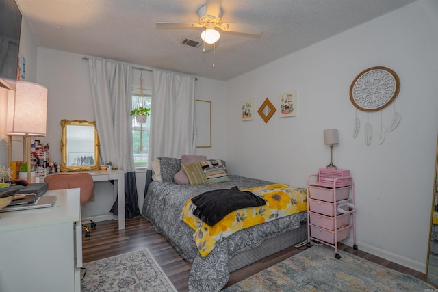 103 N Greer Dr, Searcy, AR 72143 - bedroom featuring wood finished floors, a textured ceiling, and a ceiling fan