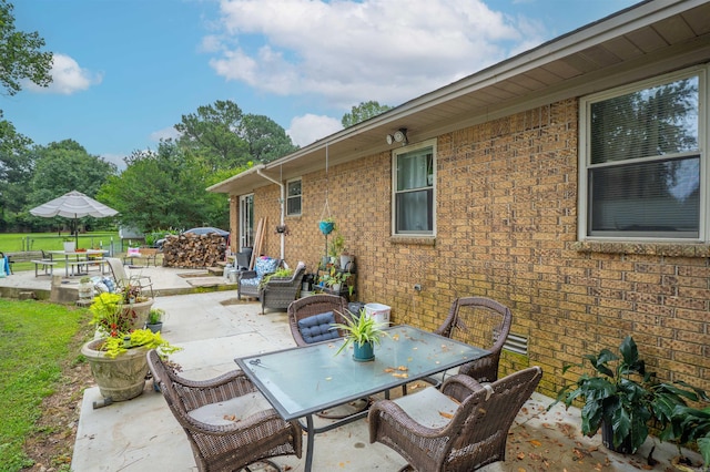 103 N Greer Dr, Searcy, AR 72143 - view of patio with outdoor dining space