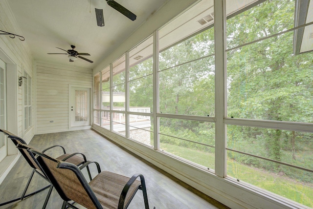 sunroom / solarium with ceiling fan