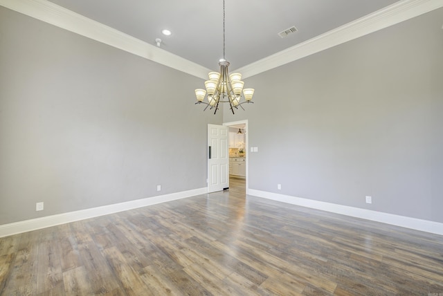 unfurnished room featuring crown molding, a chandelier, dark wood-style flooring, and recessed lighting
