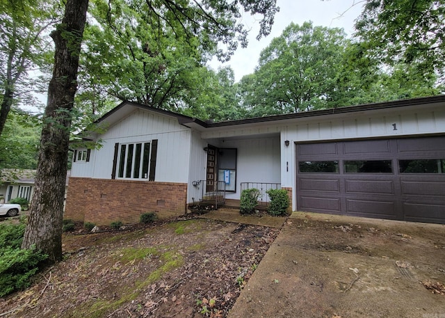 1 Sierra Ln, Hot Springs Village, AR 71909 - single story home with driveway, brick siding, and a garage