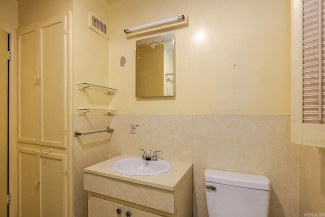 5302 A St, Little Rock, AR 72205 - bathroom with vanity and toilet