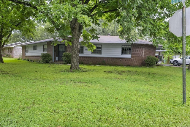1324 Sunset Dr, Conway, AR 72034 - ranch-style home featuring brick siding and a front yard