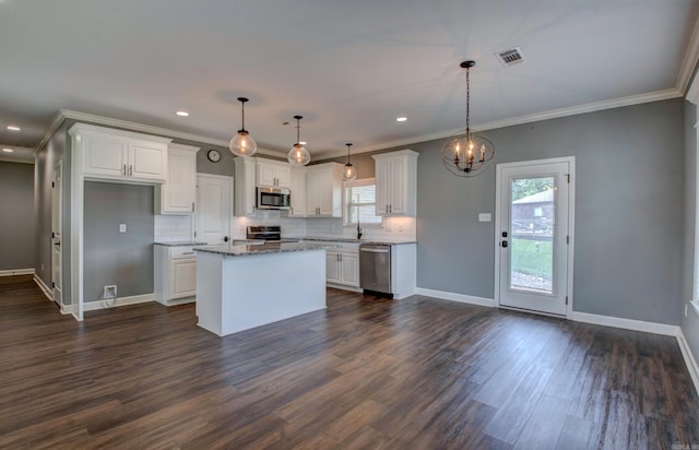 513 Sweet Gum Ct, Cabot, AR 72023 - kitchen with appliances with stainless steel finishes, plenty of natural light, backsplash, white cabinetry, and ornamental molding