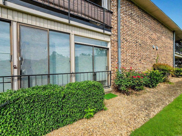 1127 Twin Points Rd Unit A, Hot Springs, AR 71913 - view of side of home featuring a balcony and brick siding