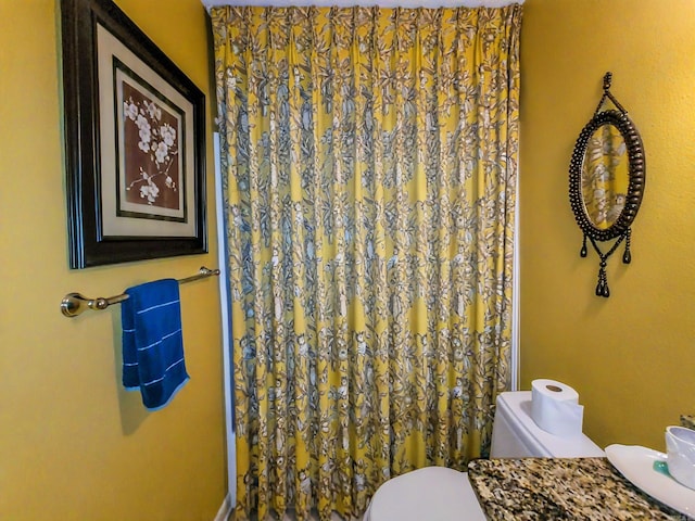 1127 Twin Points Rd Unit A, Hot Springs, AR 71913 - full bath featuring a shower with curtain and vanity