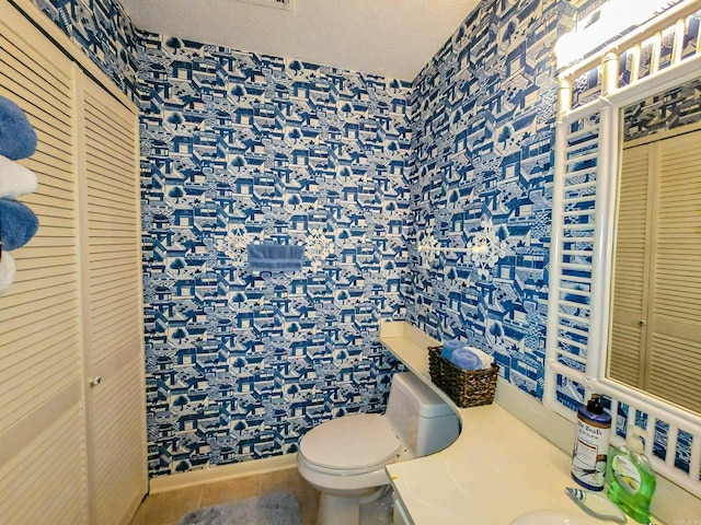 1127 Twin Points Rd Unit A, Hot Springs, AR 71913 - bathroom featuring wallpapered walls, a closet, and vanity