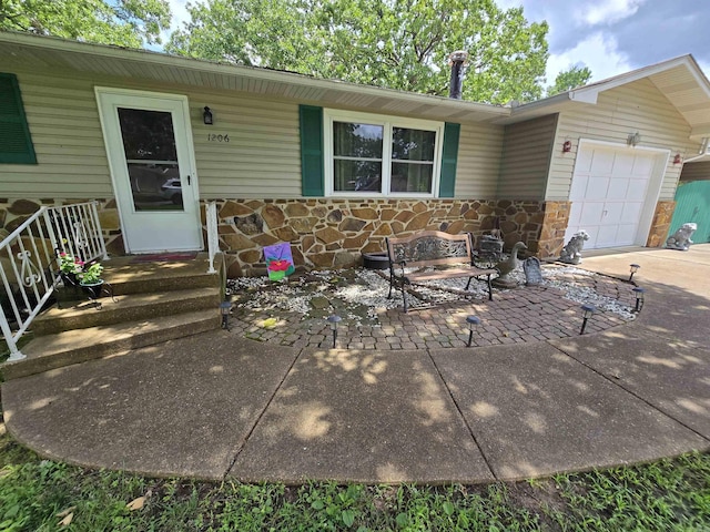 1206 Broadway Ave, Bull Shoals, AR 72619 - view of patio with a garage and driveway