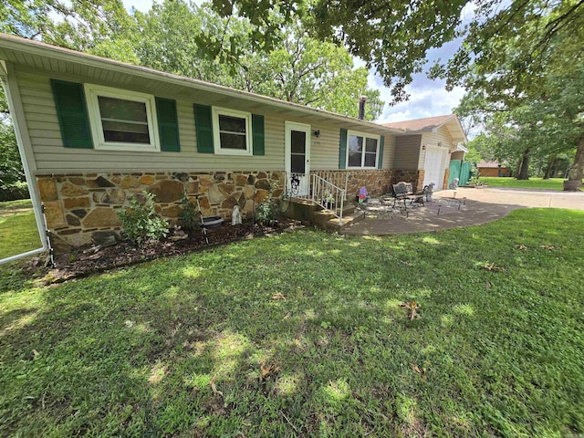 1206 Broadway Ave, Bull Shoals, AR 72619 - ranch-style house with stone siding, an attached garage, concrete driveway, and a front lawn