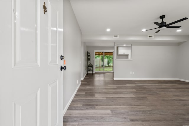 entryway with recessed lighting, wood finished floors, and ceiling fan