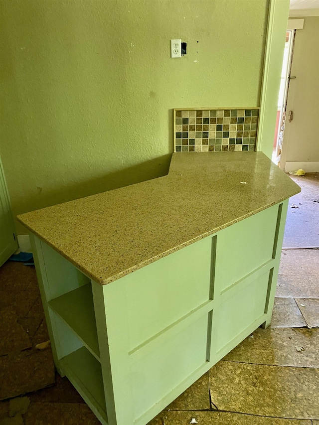 2767 E Main St, Lamar, AR 72846 - detailed view of decorative backsplash