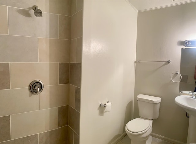 9425 Labette Dr, Little Rock, AR 72205 - bathroom featuring a tile shower and toilet