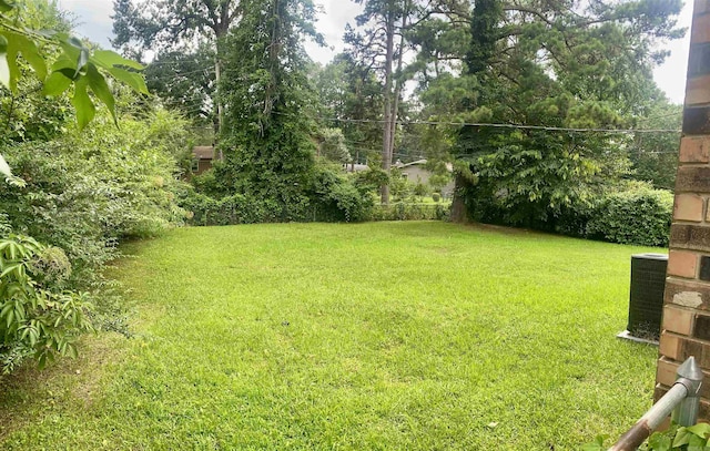 9425 Labette Dr, Little Rock, AR 72205 - view of green lawn