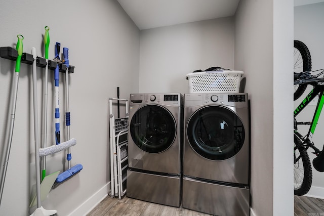2709 Ottawa Dr, North Little Rock, AR 72116 - laundry room with wood finished floors and independent washer and dryer