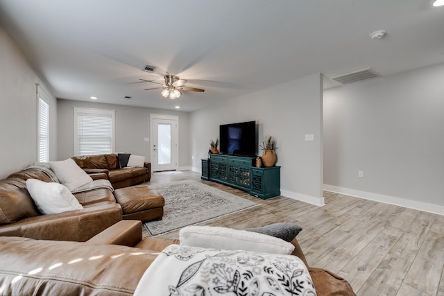 2709 Ottawa Dr, North Little Rock, AR 72116 - living area featuring a ceiling fan, light wood-style flooring, and recessed lighting