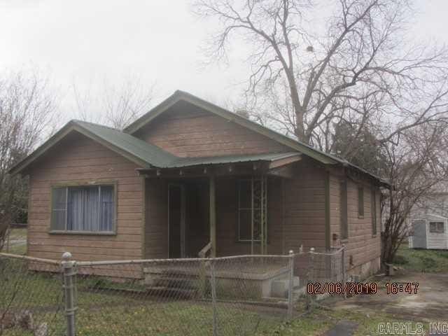 1922 Augusta St, North Little Rock, AR 72114 - bungalow-style home with a fenced front yard