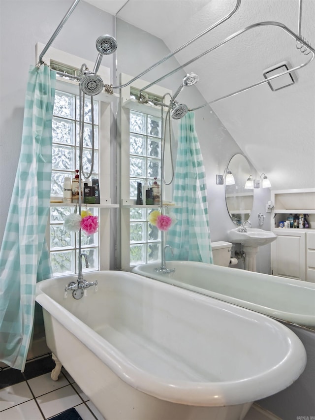 16 Almenara, Hot Springs Village, AR 71909 - full bath featuring a soaking tub, plenty of natural light, tile patterned floors, and vaulted ceiling