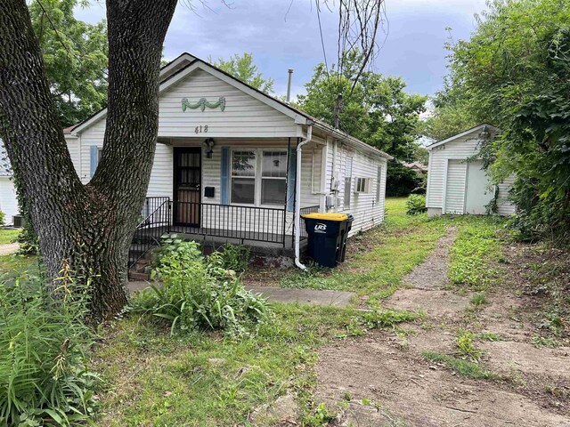 418 N Robinson St, Harrison, AR 72601 - view of front of property featuring a porch and a shed