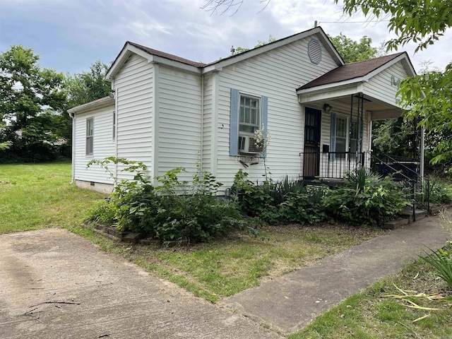 418 N Robinson St, Harrison, AR 72601 - view of front of property with covered porch, crawl space, and a front yard