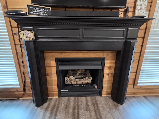 1209 Rehoboth, Searcy, AR 72143 - detailed view of wood finished floors and a fireplace