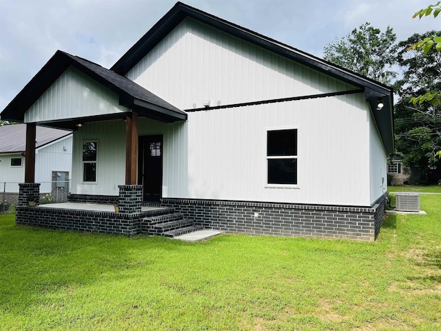 112 S Eagle, Sheridan, AR 72150 - view of front of home with a front lawn and covered porch