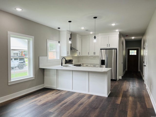 112 S Eagle, Sheridan, AR 72150 - kitchen with stainless steel refrigerator with ice dispenser, a peninsula, dark wood-type flooring, light countertops, and electric range