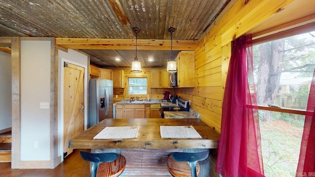 25 Jared Cir, Heber Springs, AR 72543 - kitchen with stainless steel appliances, hanging light fixtures, wooden walls, and a peninsula