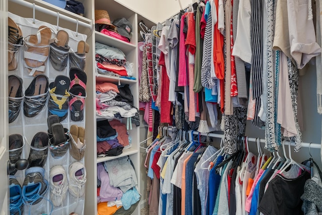 2355 Wilmington, Conway, AR 72034 - view of spacious closet