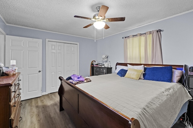 309 N Seaman St, Mccrory, AR 72101 - bedroom featuring wood finished floors, a textured ceiling, a closet, ornamental molding, and ceiling fan