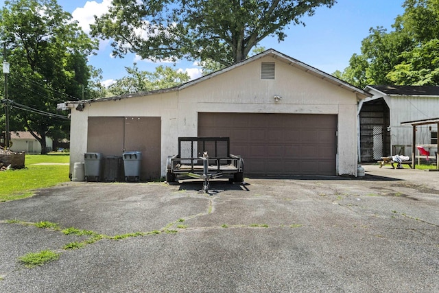 309 N Seaman St, Mccrory, AR 72101 - garage with asphalt driveway