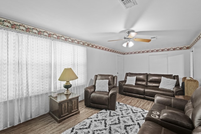 309 N Seaman St, Mccrory, AR 72101 - living area with wood finished floors and a ceiling fan
