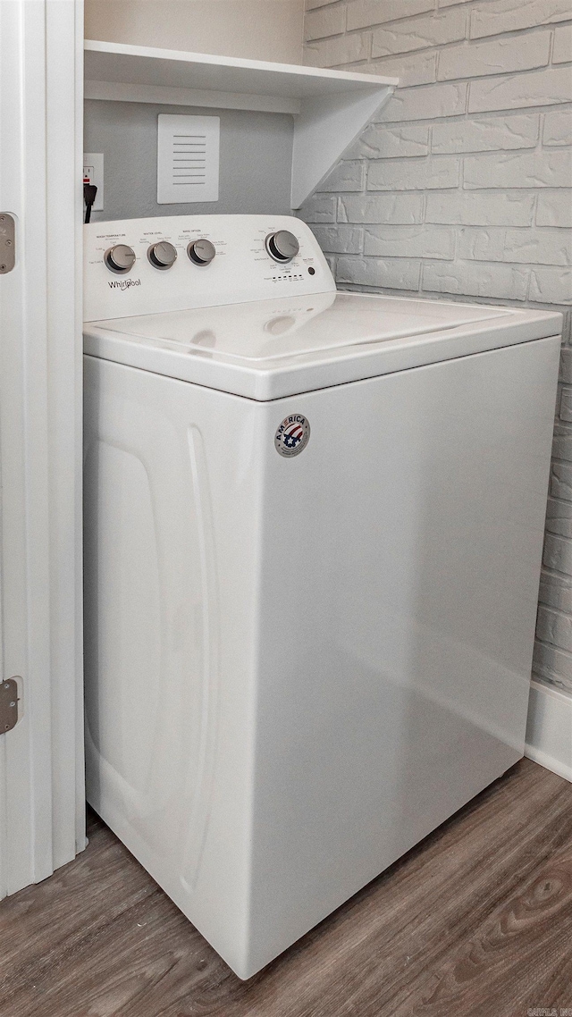 300 W Pleasure Ave, Searcy, AR 72143 - laundry area with washer / dryer and wood finished floors