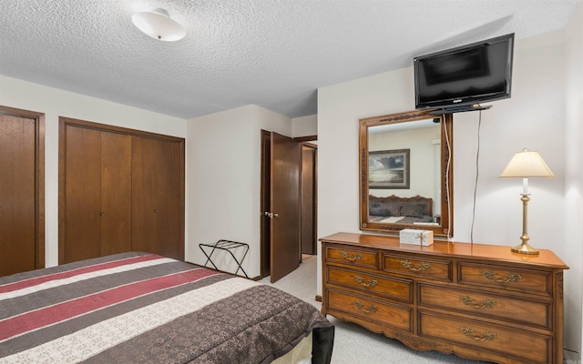 5 Torre Del Mar Way, Hot Springs Village, AR 71909 - bedroom with a textured ceiling, carpet, and multiple closets