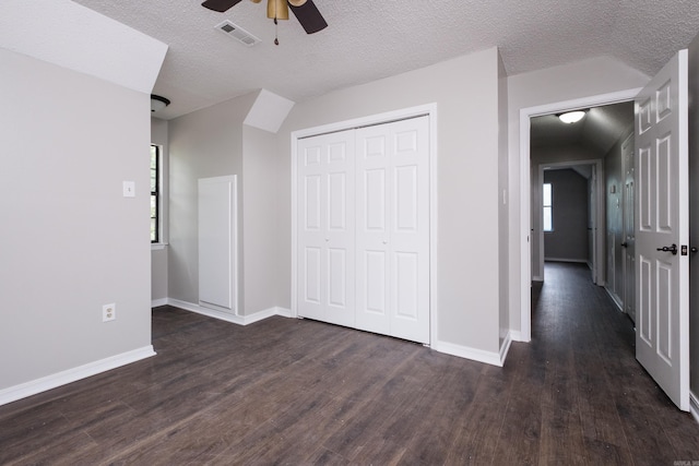 311 Nix Rd, Little Rock, AR 72211 - unfurnished bedroom featuring dark wood-type flooring, a closet, a ceiling fan, and a textured ceiling