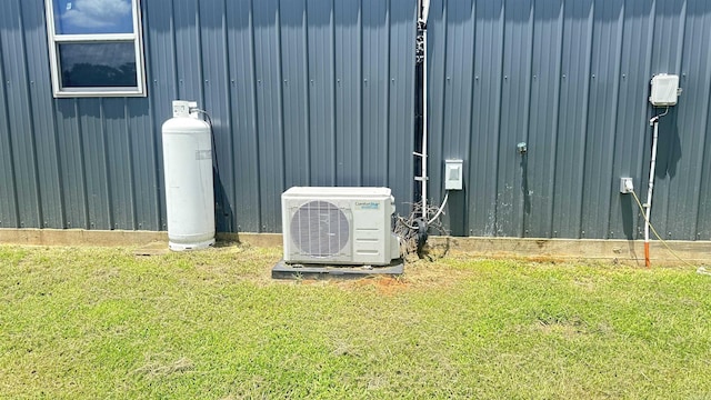6273 Mc, Fouke, AR 71837 - exterior view of an ac unit and gas tank