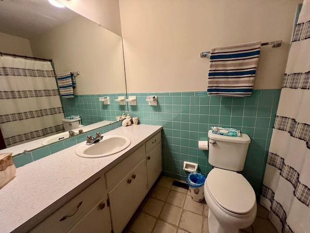 5 Winnebago Cir, Cherokee Village, AR 72529 - full bath featuring tile walls, a wainscoted wall, vanity, tile patterned floors, and a shower with shower curtain