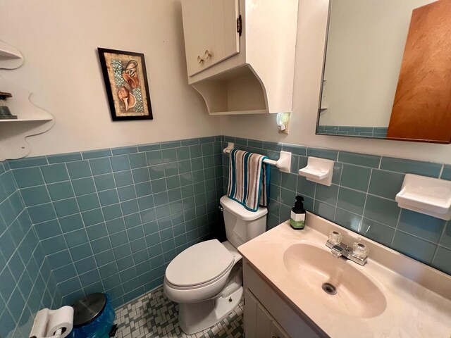 5 Winnebago Cir, Cherokee Village, AR 72529 - bathroom with tile walls, vanity, a wainscoted wall, and tile patterned flooring
